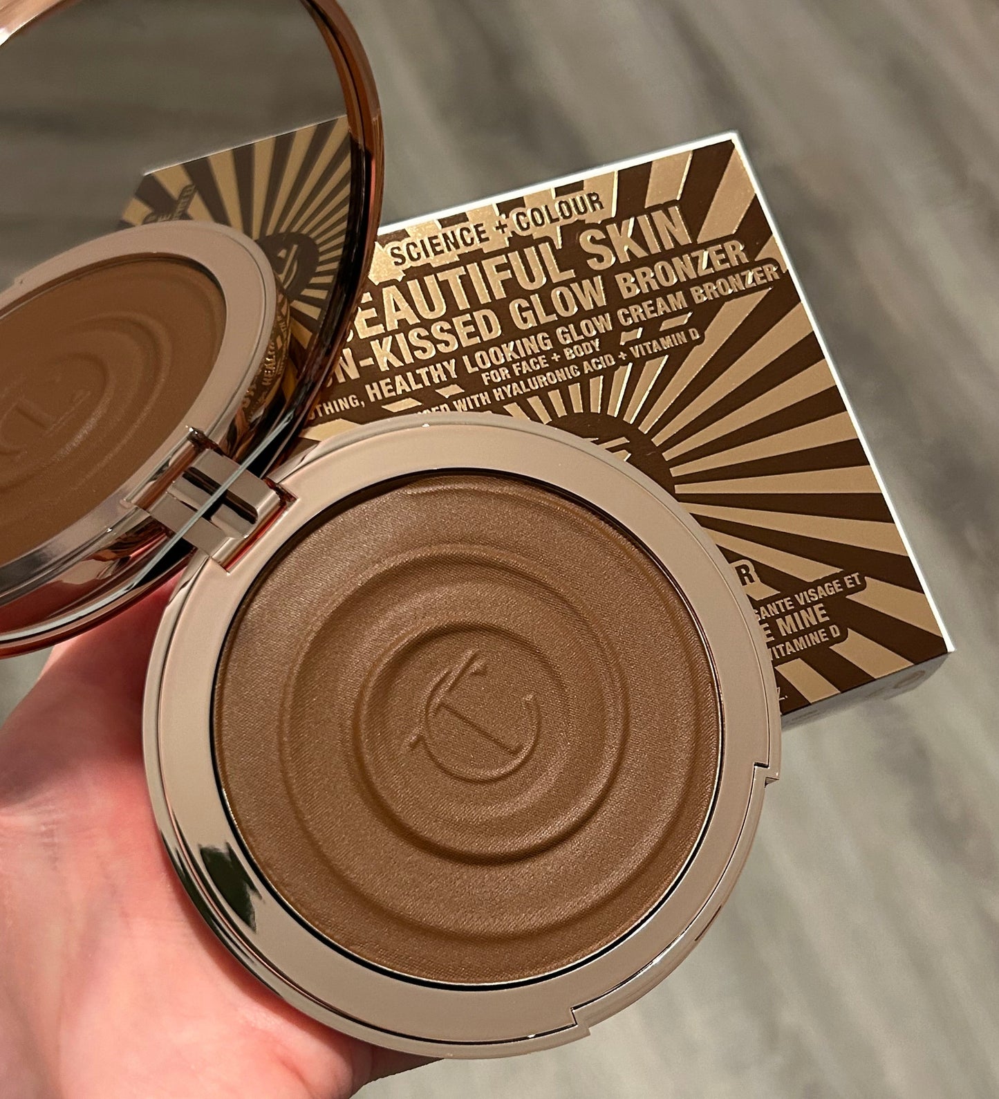 Charlotte Tilbury BEAUTIFUL SKIN SUN-KISSED GLOW BRONZER