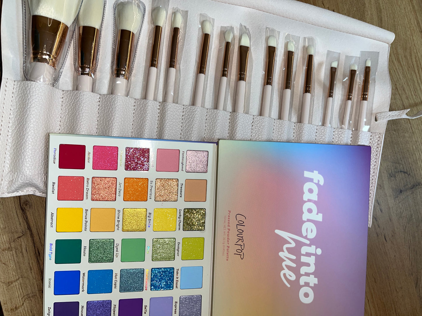 Colourpop fade into hue palette + brusha