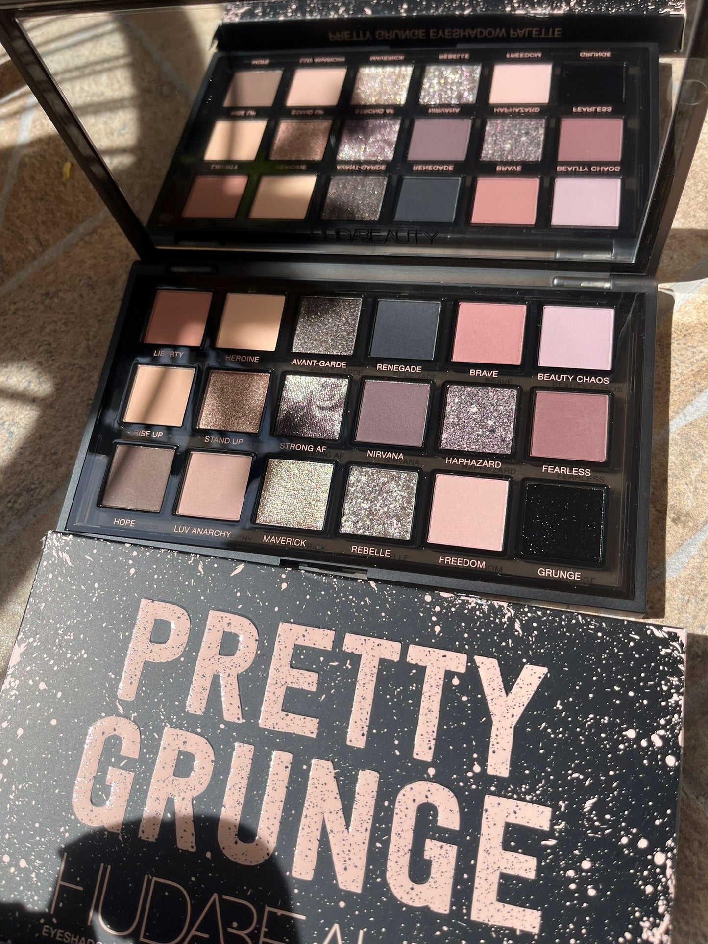 HUDABEAUTY PRETTY CRUNGE PALETTE