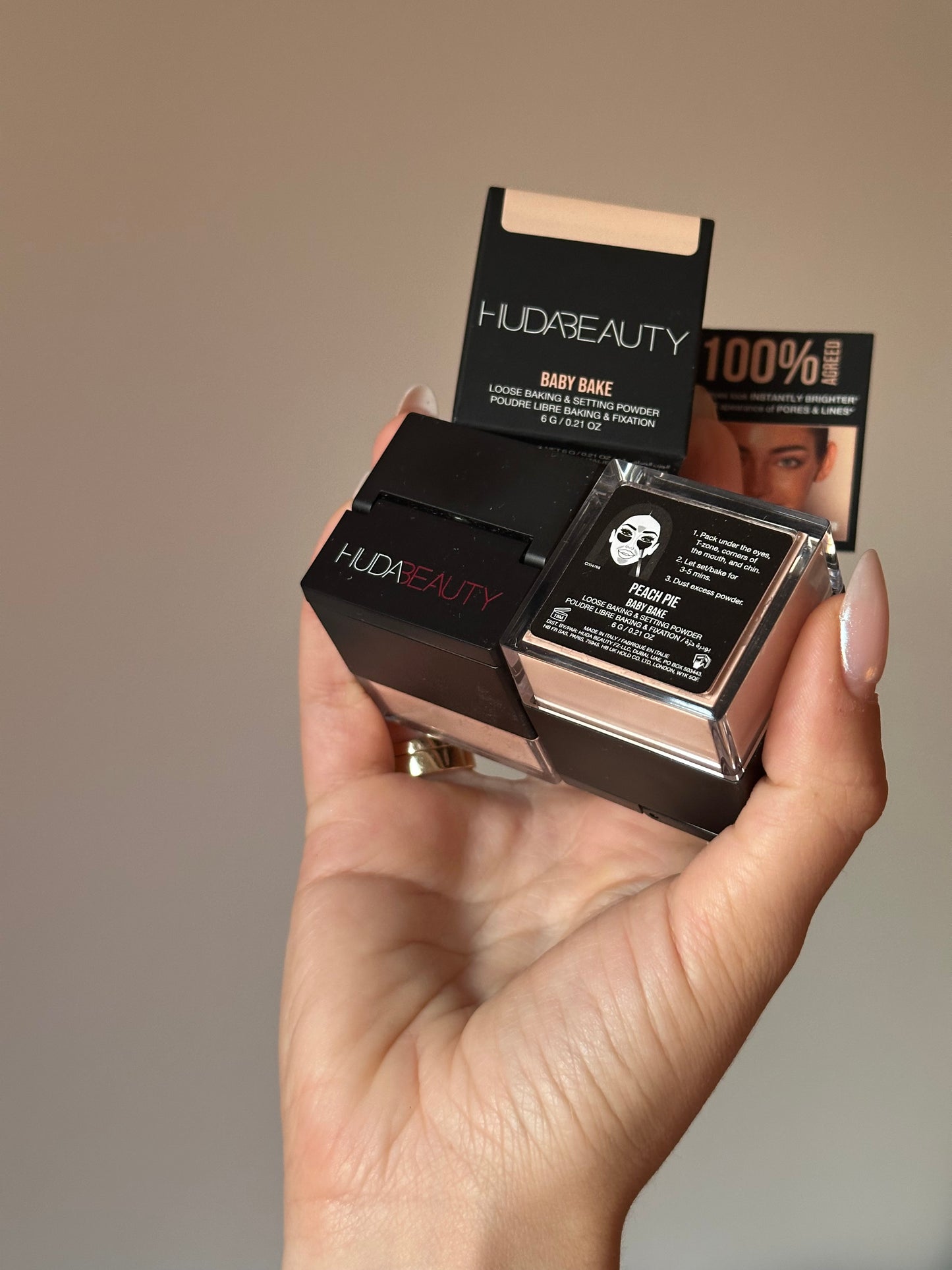 Huda Beauty - Easy Bake Baby Powder