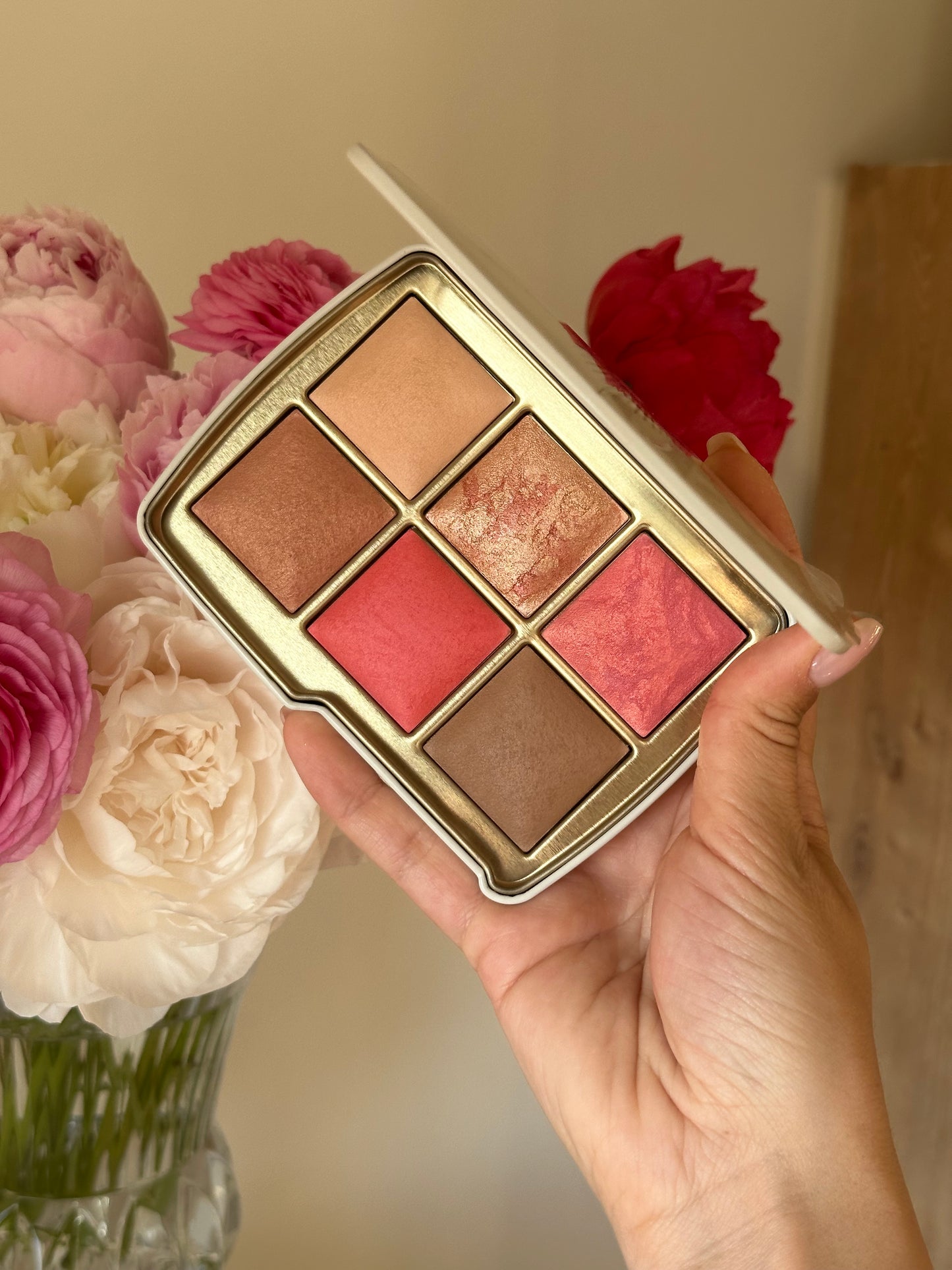 Hourglass Ambient Lightning Palette