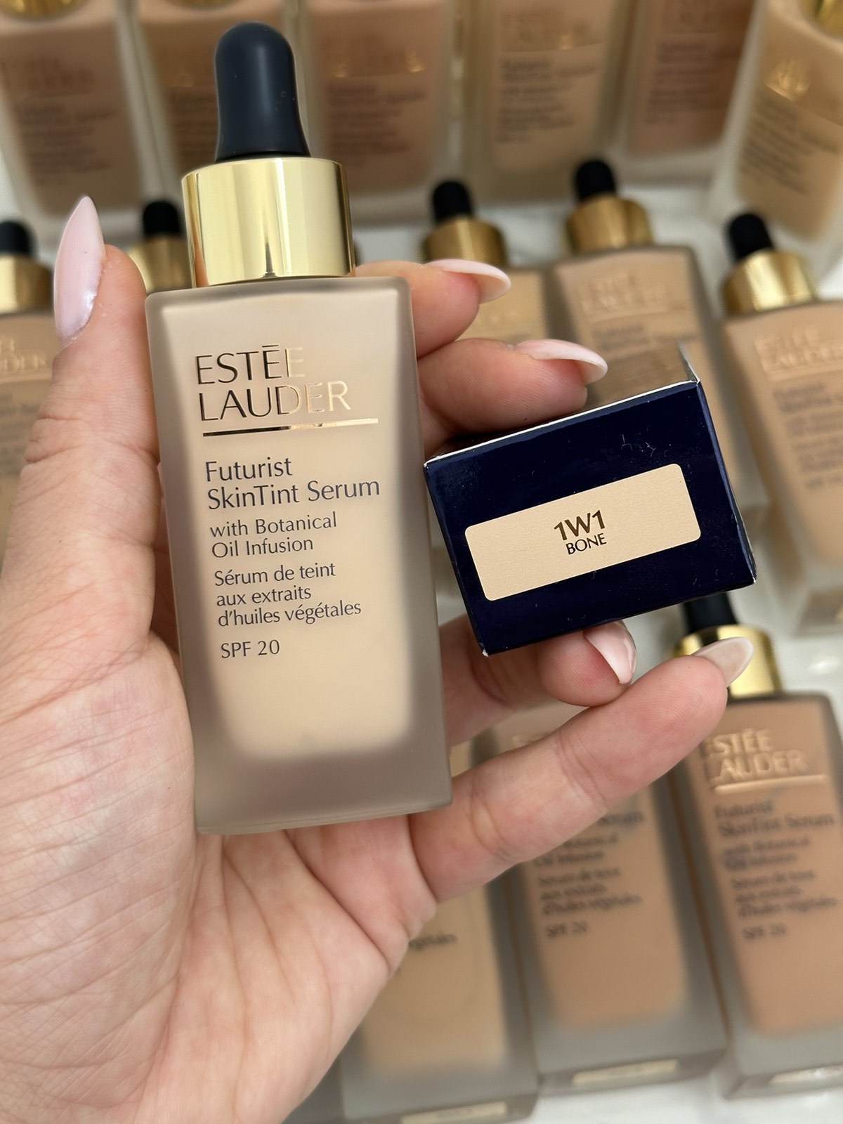 Estee Lauder - Futuristic SkinTint Serum