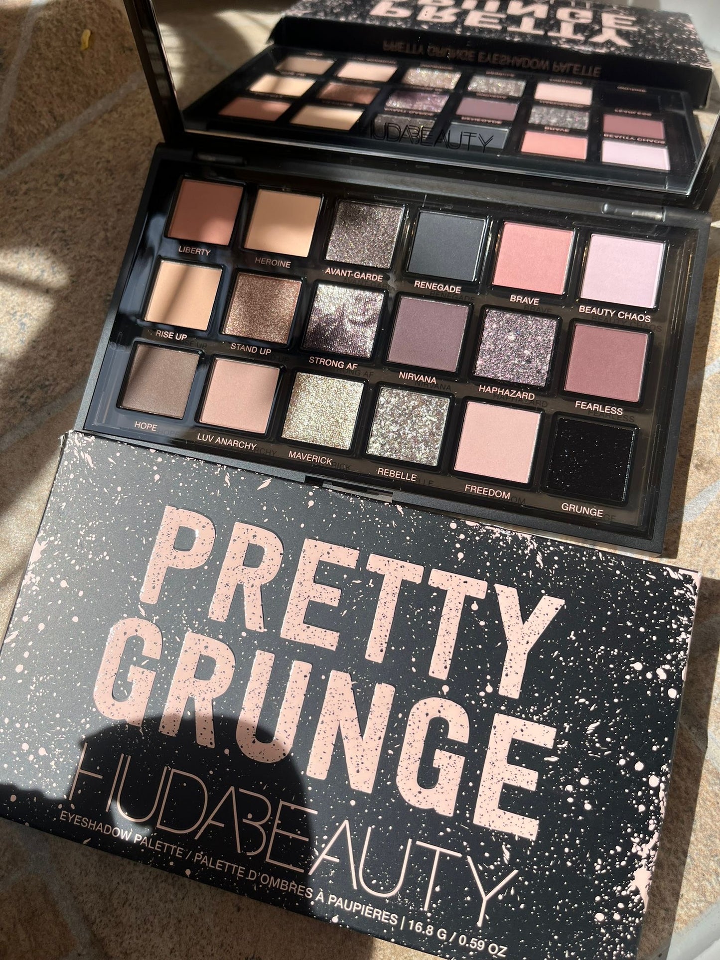 HUDABEAUTY PRETTY CRUNGE PALETTE