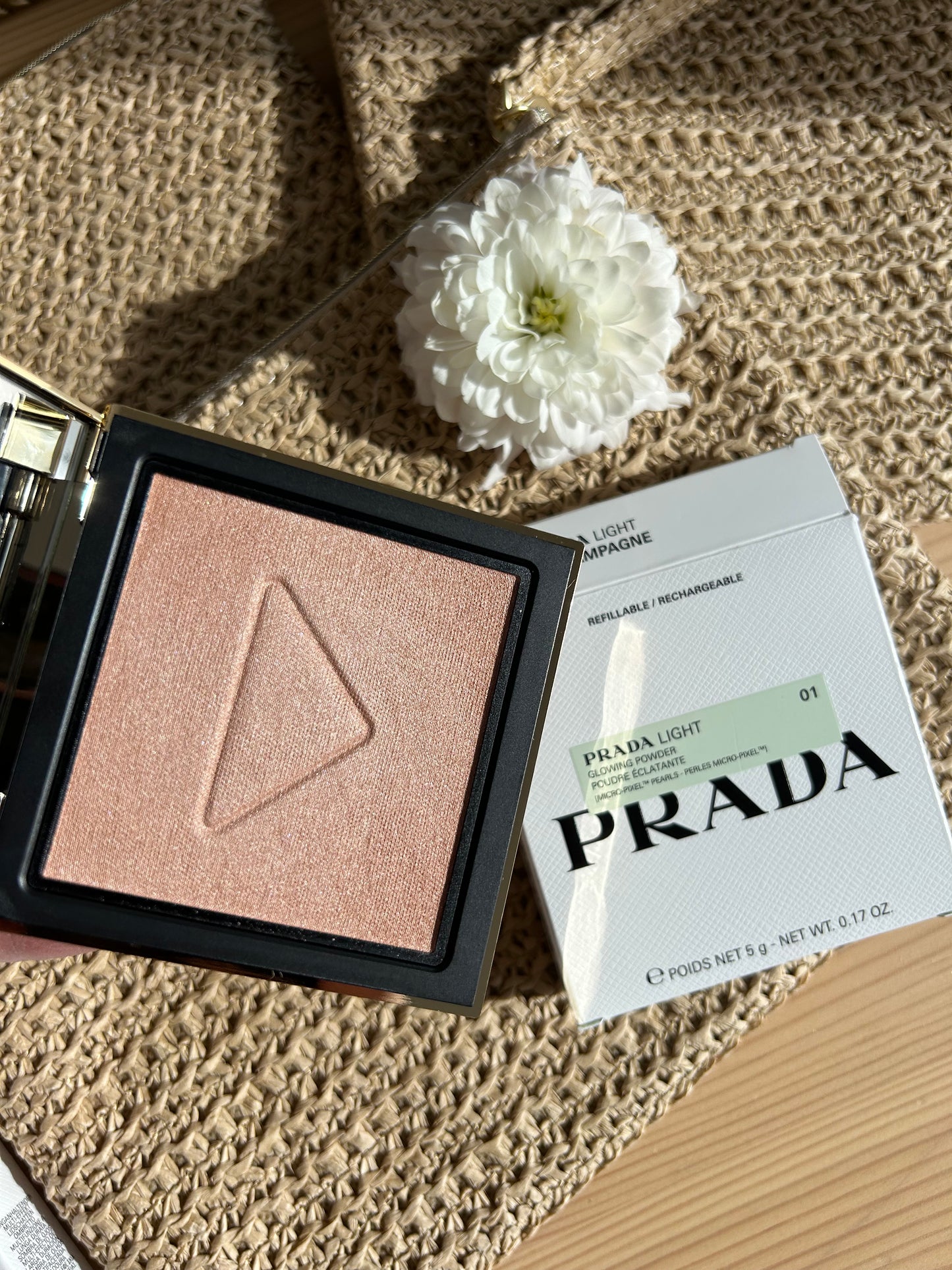 Prada Light Glowing Powder