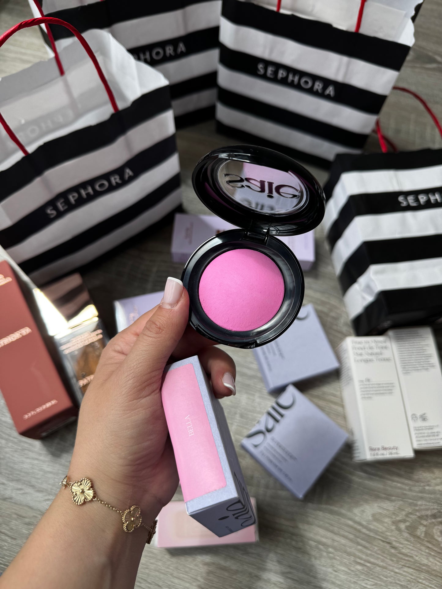 Saie 
SuperSuede™ Radiant Talc-Free Baked Powder Blush