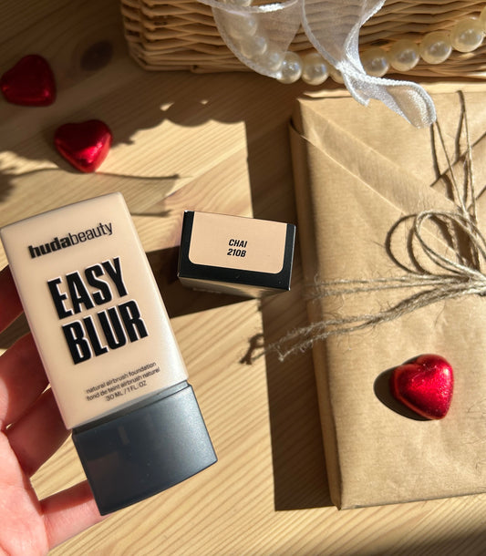 Huda Beauty EASY BLUR NATURAL AIRBRUSH FOUNDATION WITH NIACINAMIDE