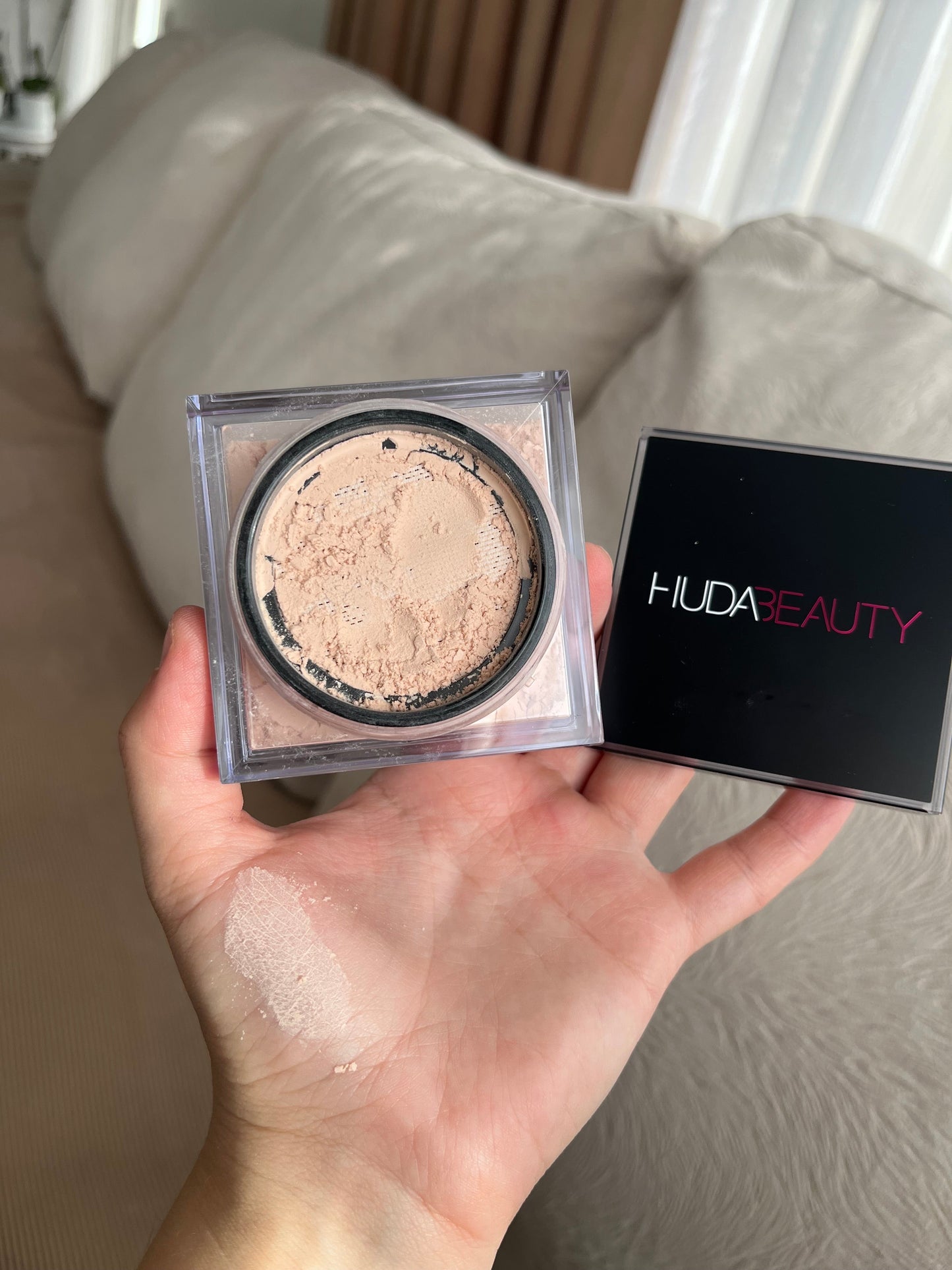 Huda Beauty - Easy Bake Setting Powder