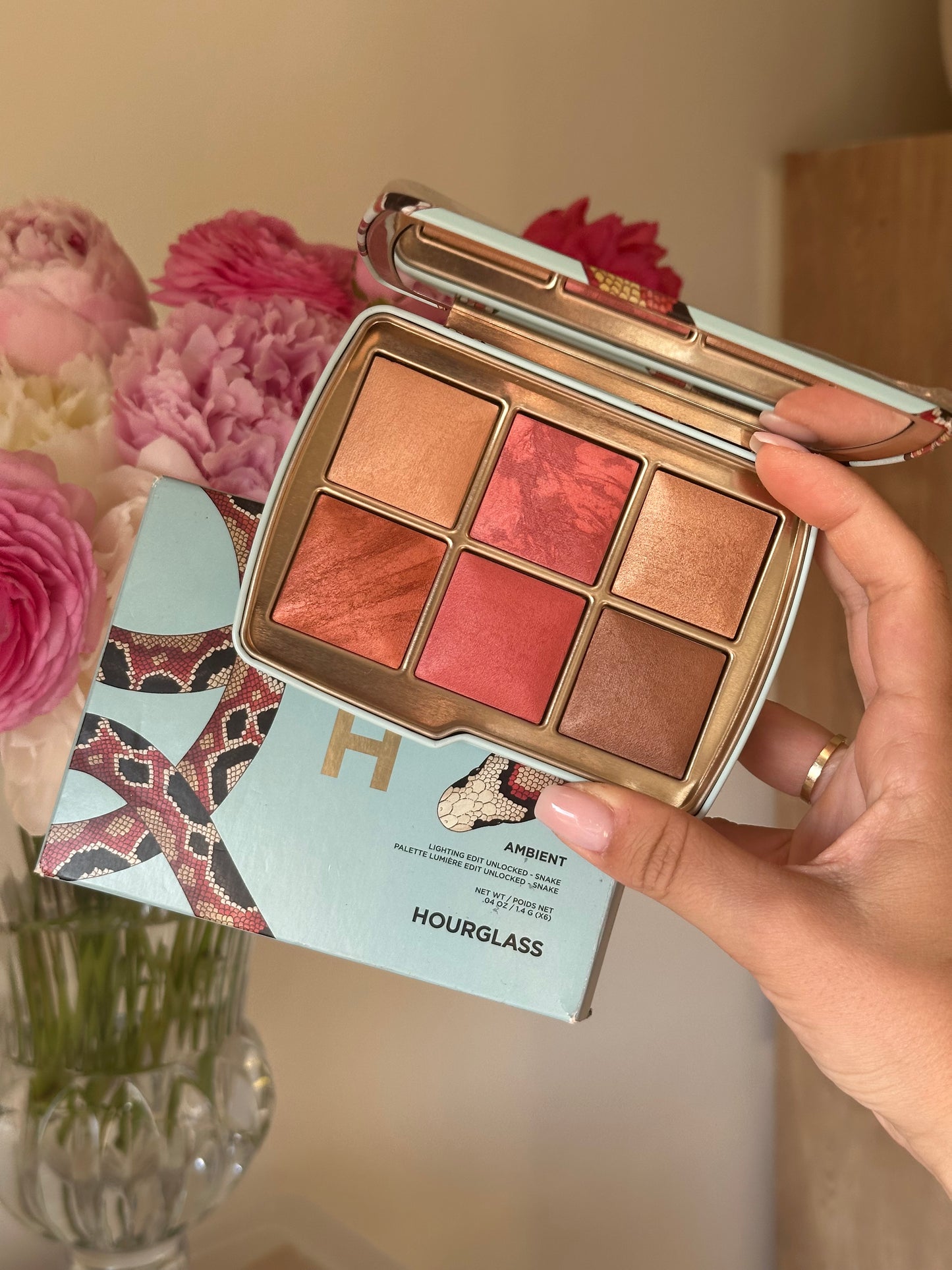 Hourglass Ambient Lightning Palette