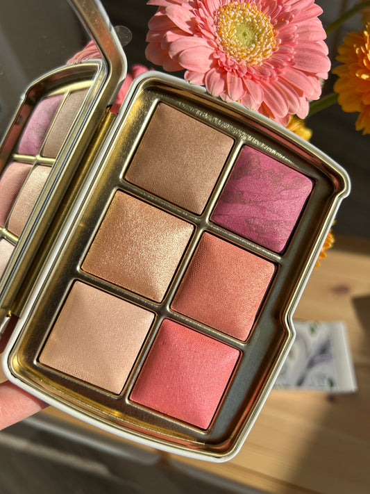 HOURGLASS AMBIENT SWAN