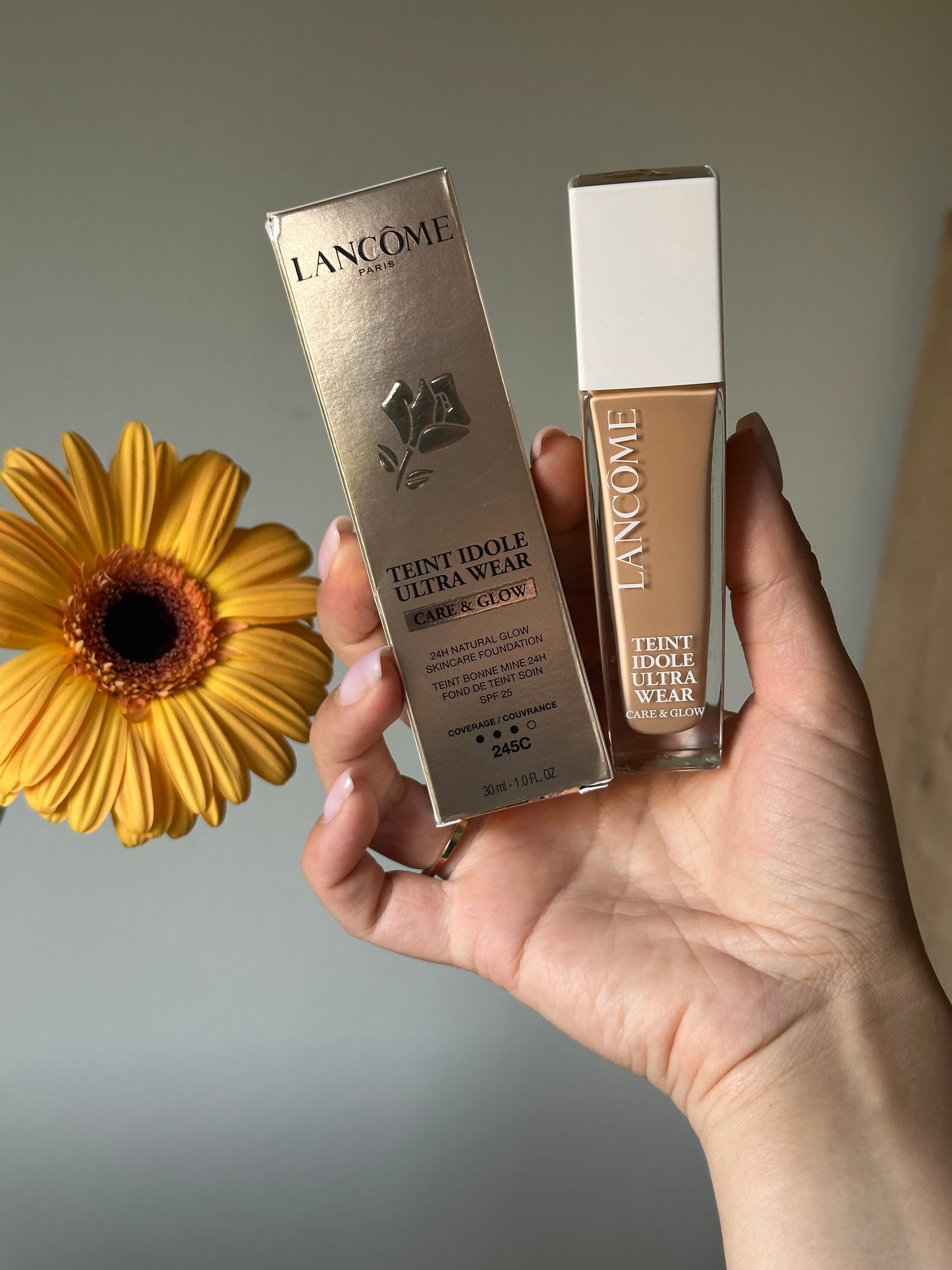Lancôme - Teint Idole Care & Glow