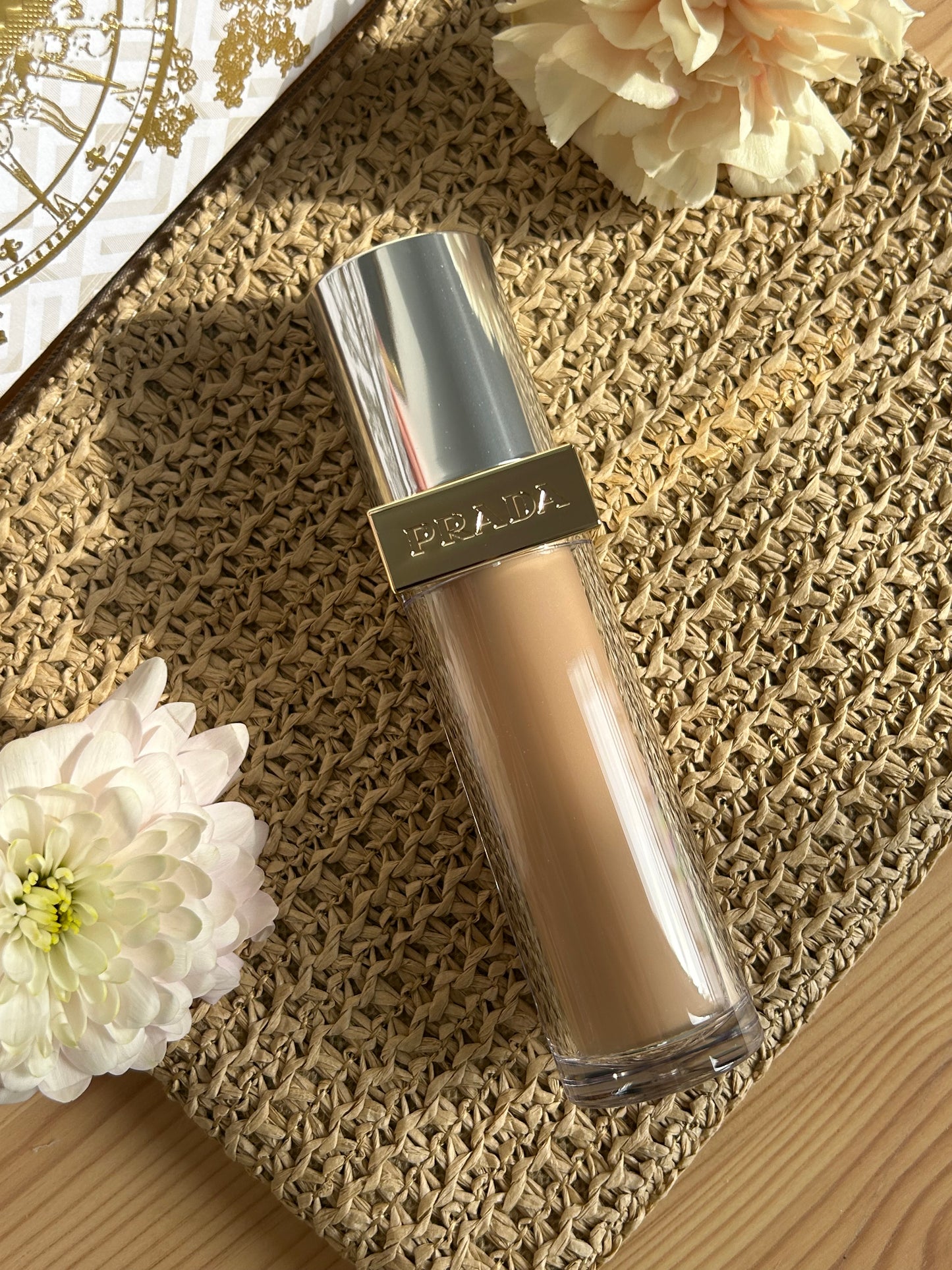 Prada Reveal Skin optimizing foundation