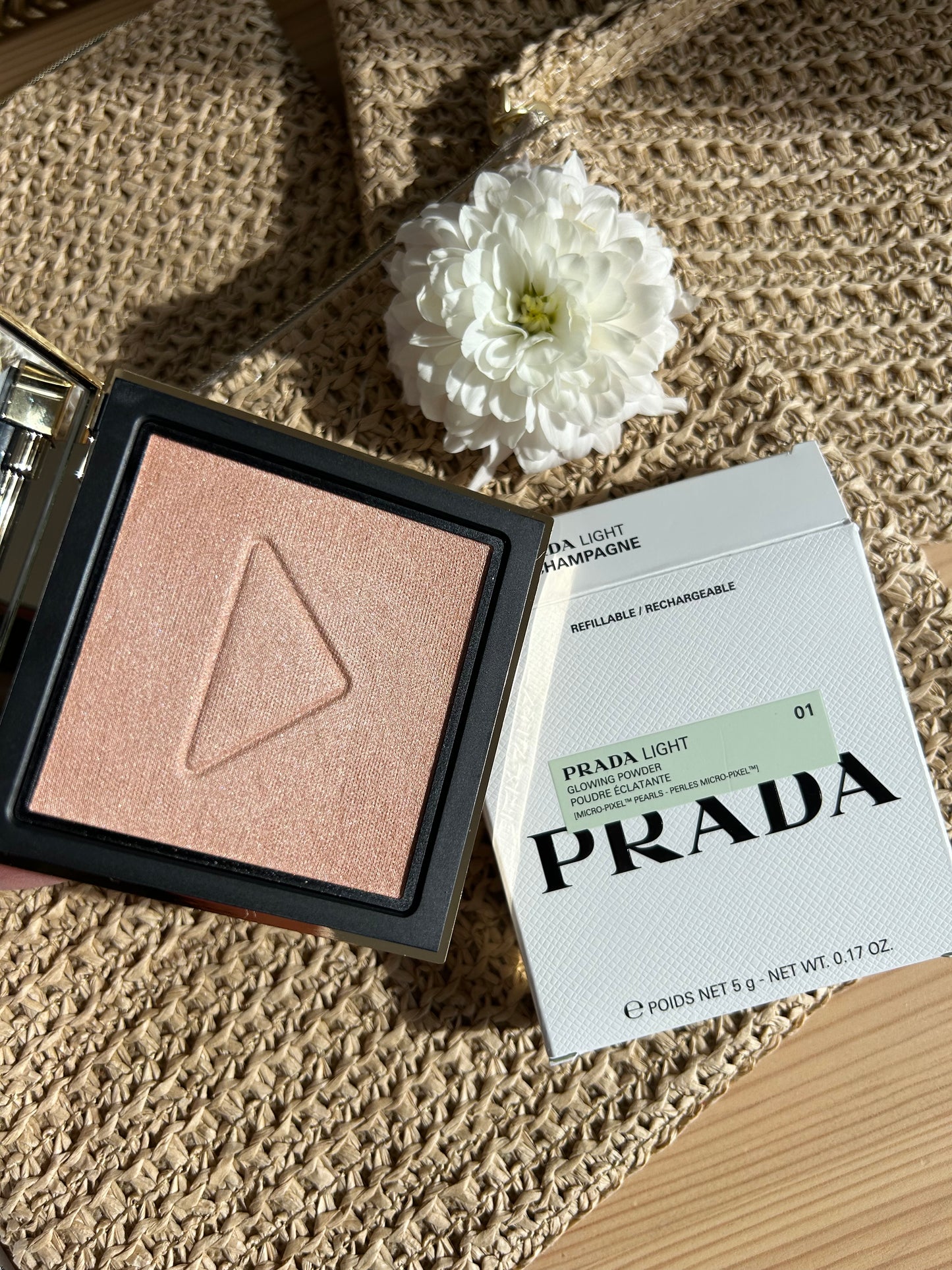 Prada Light Glowing Powder