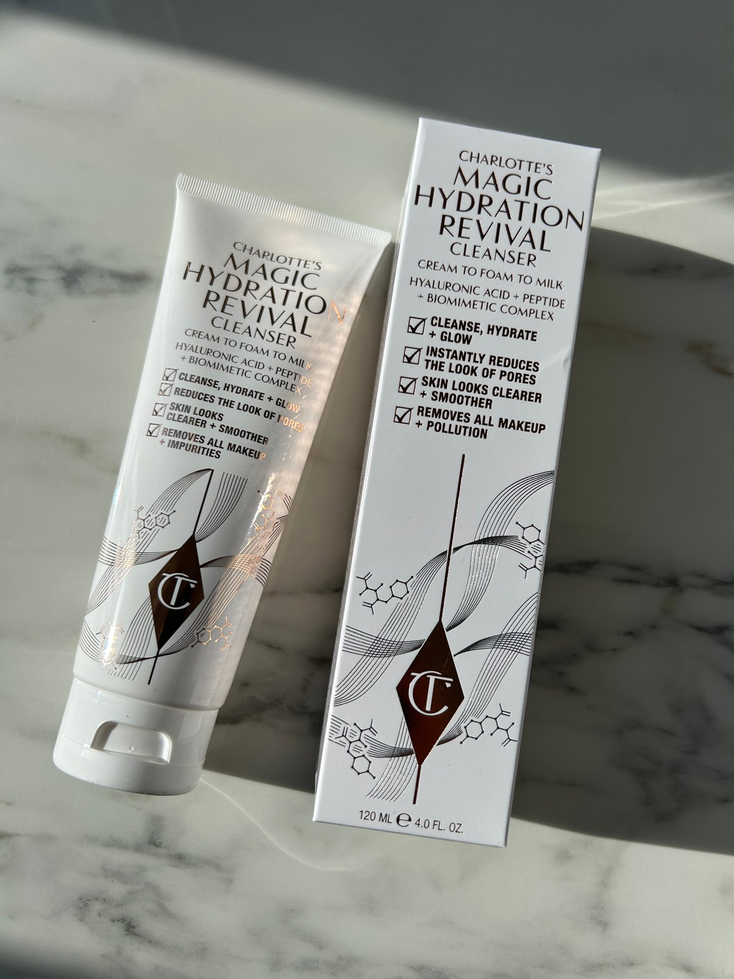 CHARLOTTE'S MAGIC HYDRATION REVIVAL CLEANSER