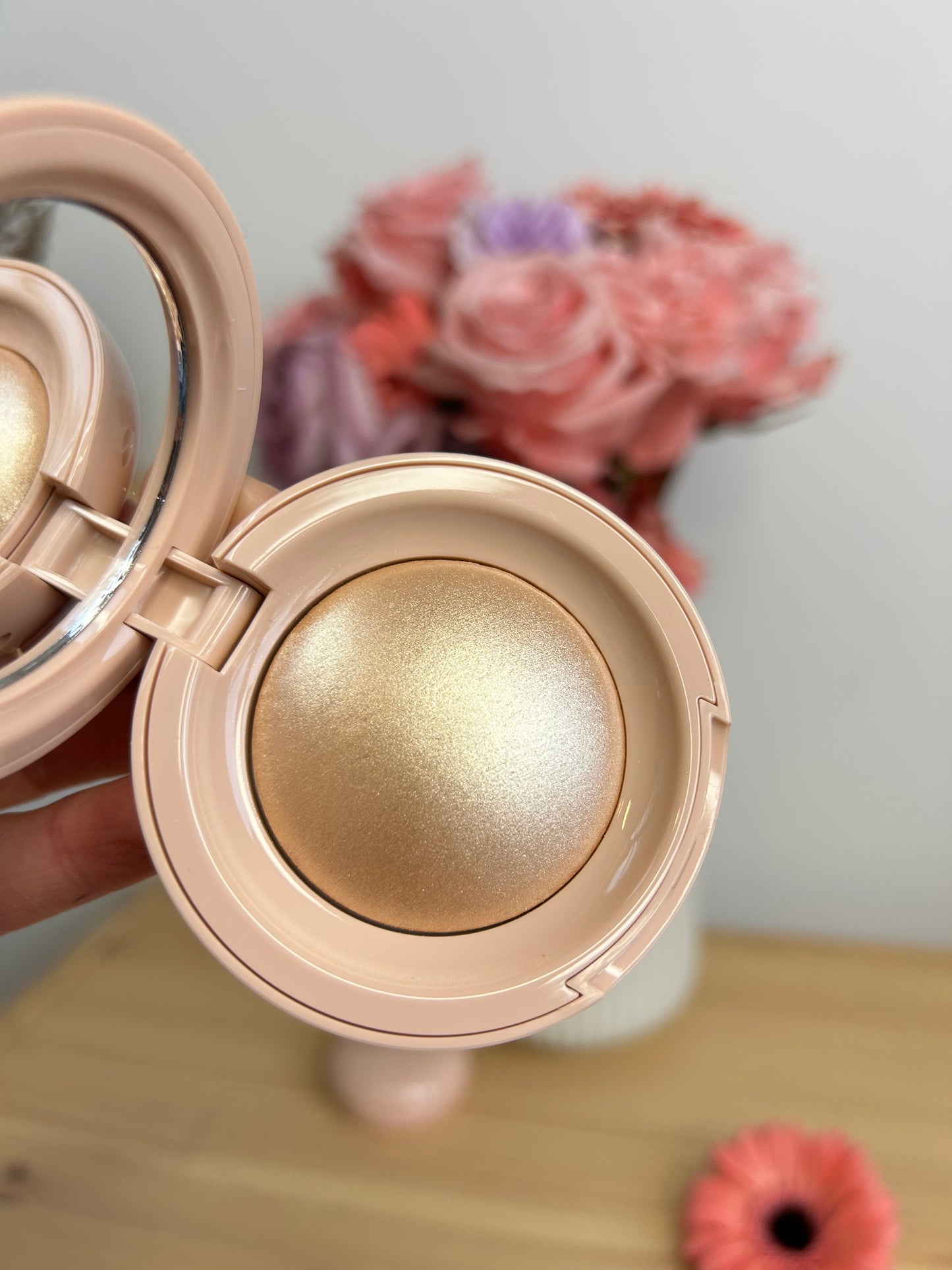 Rare Beauty Silk Highlighter