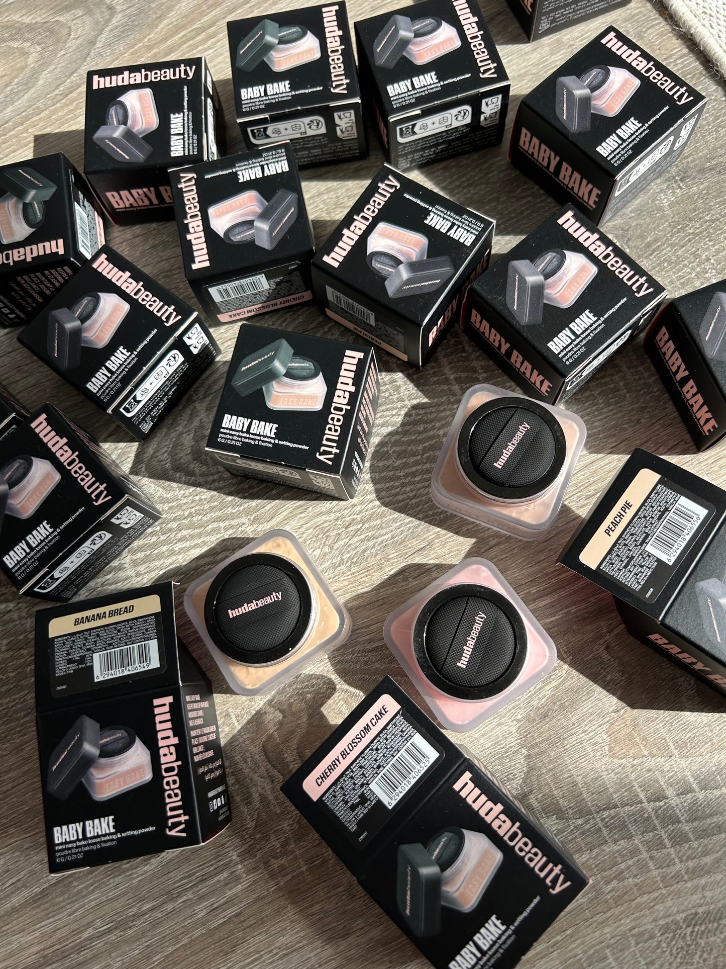 HUDA BEAUTY  Mini Easy Bake Loose Baking & Setting Powder