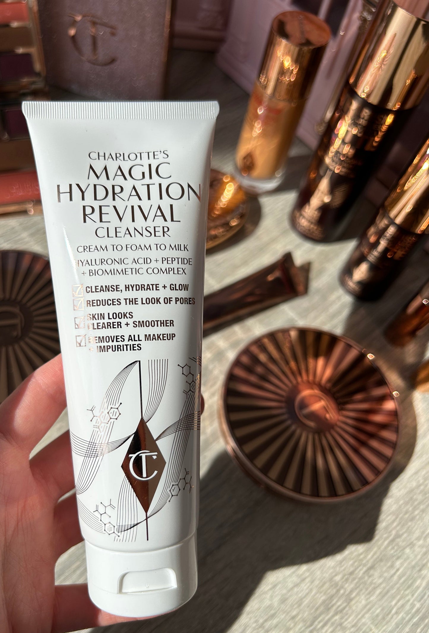CHARLOTTE'S MAGIC HYDRATION REVIVAL CLEANSER
