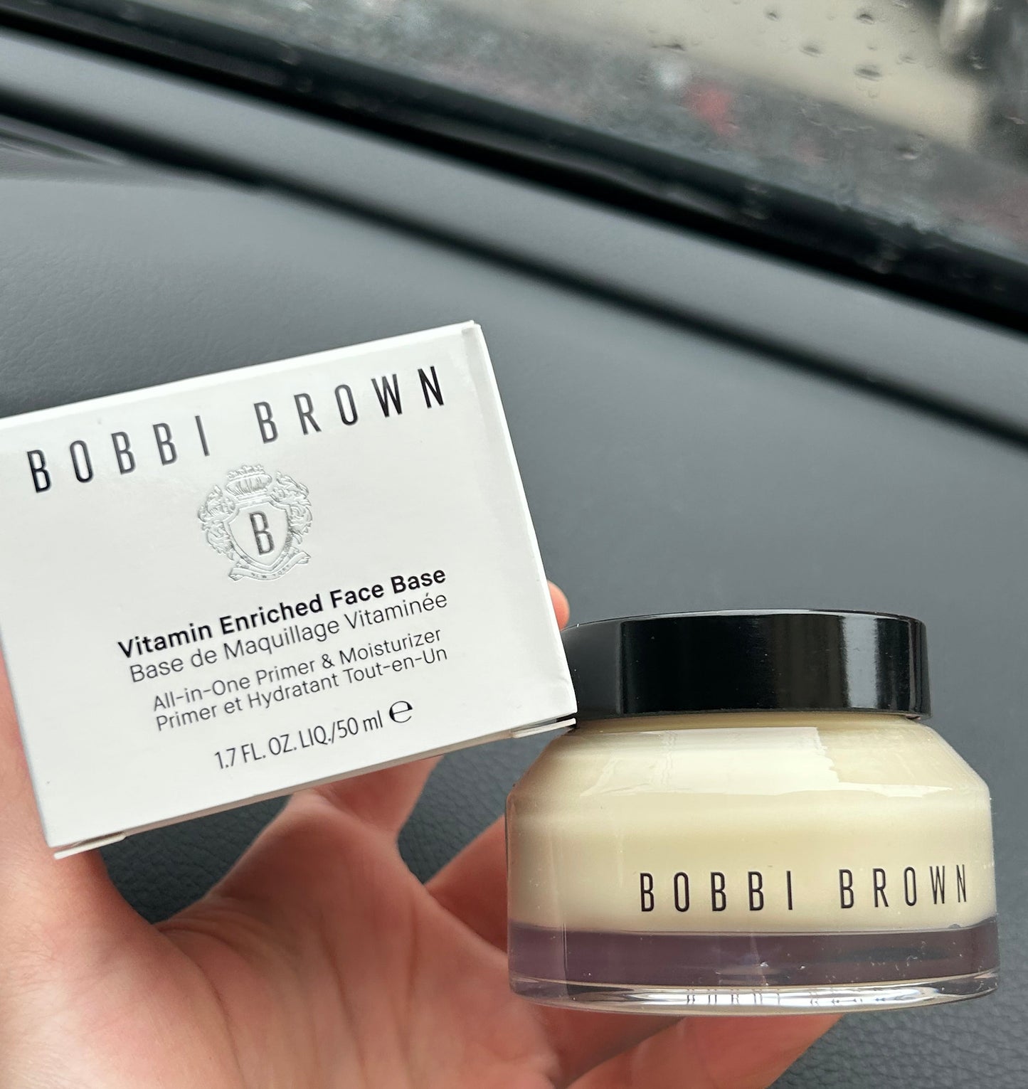Bobbi Brown 
Vitamin Enriched Face Base Moisturizer & Primer with Vitamin C + Hyaluronic Acid