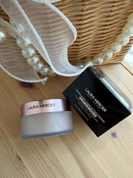 Laura Mercier 
Ultra-Blur Tone Up Longwearing Translucent Loose Setting Powder