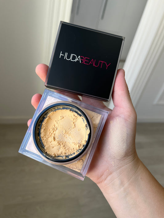 Huda Beauty Easybake Powder